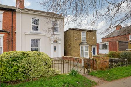 5 bedroom Semi-detached house for sale in Witham Bank West, Boston, PE21