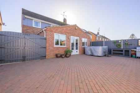 3 bedroom Semi-detached house for sale in Elizabeth Road, Boston, PE21