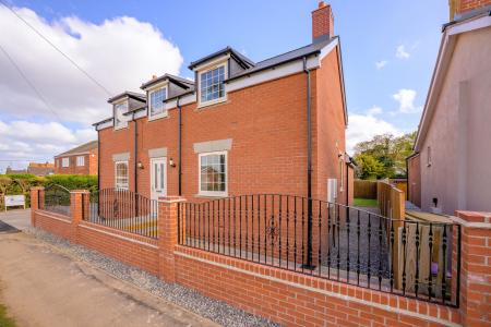 4 bedroom Detached house for sale in Oak House Lane, Freiston, PE22