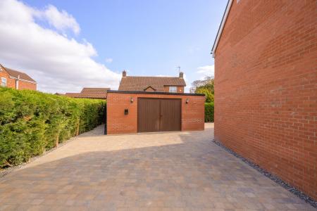 4 bedroom Detached house for sale in Oak House Lane, Freiston, PE22