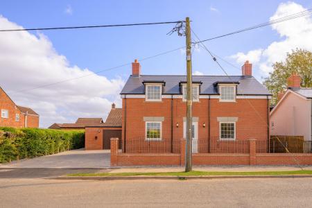 4 bedroom Detached house for sale in Oak House Lane, Freiston, PE22