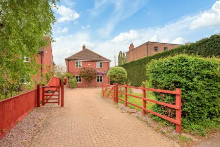 4 bedroom Detached house for sale in Cemetery Road, Bicker, PE20