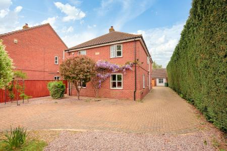 4 bedroom Detached house for sale in Cemetery Road, Bicker, PE20