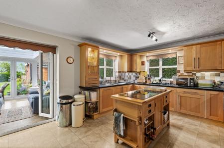 4 bedroom Detached house for sale in Cemetery Road, Bicker, PE20