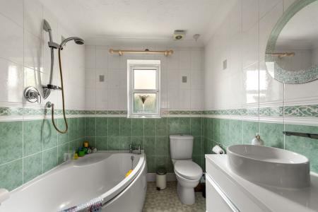 4 bedroom Detached house for sale in Cemetery Road, Bicker, PE20