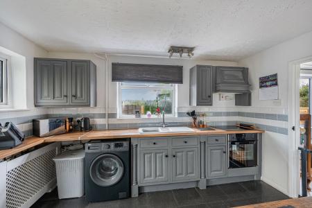 3 bedroom Semi-detached house for sale in Abbey Crescent, Swineshead, PE20