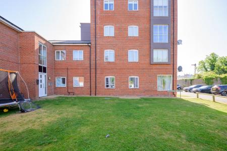 2 bedroom Flat for sale in Haven Village, Boston, PE21