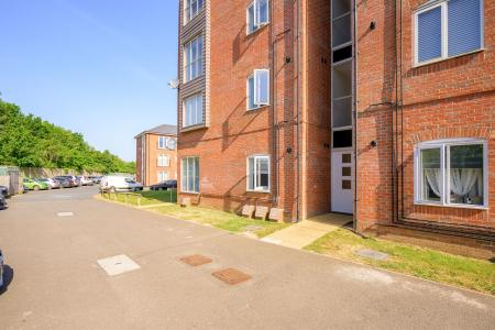 2 bedroom Flat for sale in Haven Village, Boston, PE21