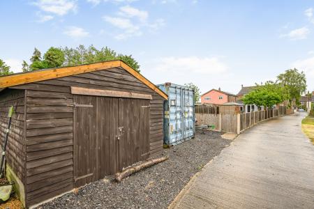4 bedroom Detached house for sale in Spilsby Road, New Leake, PE22