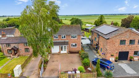 4 bedroom Detached house for sale in Spilsby Road, New Leake, PE22