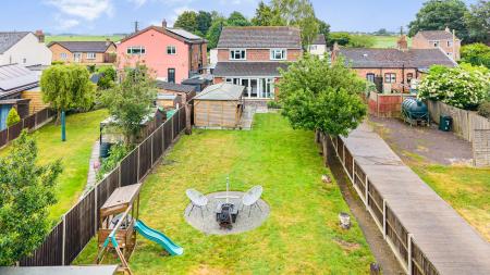 4 bedroom Detached house for sale in Spilsby Road, New Leake, PE22