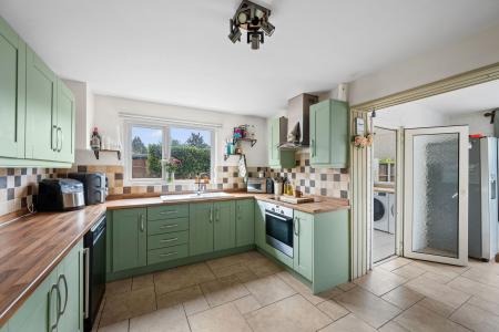4 bedroom Detached house for sale in Spilsby Road, New Leake, PE22
