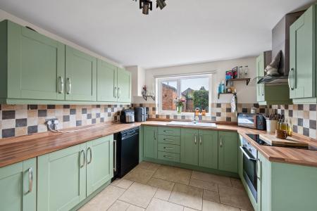 4 bedroom Detached house for sale in Spilsby Road, New Leake, PE22