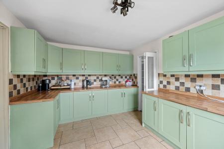 4 bedroom Detached house for sale in Spilsby Road, New Leake, PE22