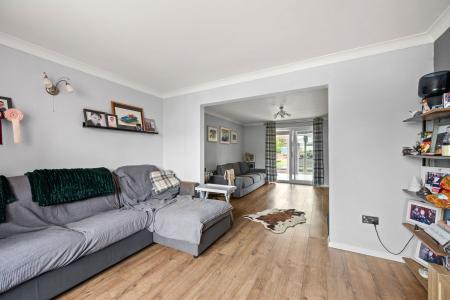 4 bedroom Detached house for sale in Spilsby Road, New Leake, PE22