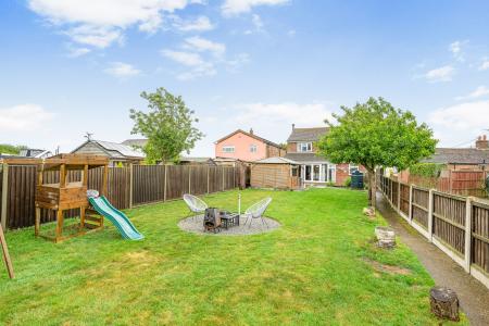 4 bedroom Detached house for sale in Spilsby Road, New Leake, PE22