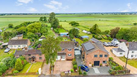 4 bedroom Detached house for sale in Spilsby Road, New Leake, PE22