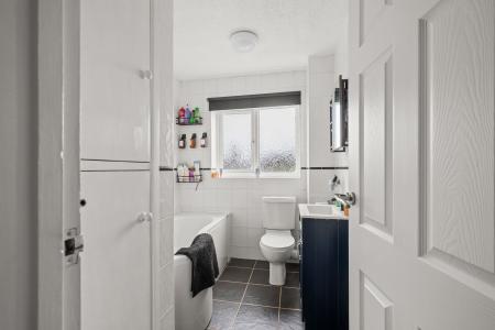 4 bedroom Detached house for sale in Spilsby Road, New Leake, PE22