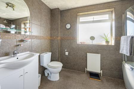 4 bedroom Detached house for sale in Fishtoft Road, Fishtoft, PE21