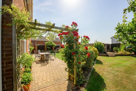 4 bedroom Detached house for sale in Fishtoft Road, Fishtoft, PE21