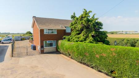 4 bedroom Detached house for sale in Fishtoft Road, Fishtoft, PE21