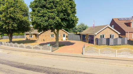 4 bedroom Detached bungalow for sale in Broadgate, Wrangle, PE22
