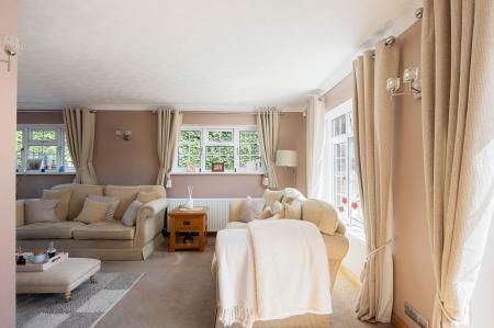 4 bedroom Detached house for sale in Meeres Lane, Kirton, PE20