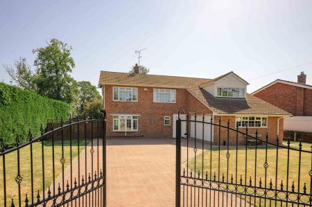 4 bedroom Detached house for sale in Meeres Lane, Kirton, PE20