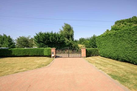 4 bedroom Detached house for sale in Meeres Lane, Kirton, PE20