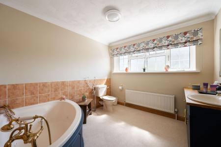 4 bedroom Detached house for sale in Meeres Lane, Kirton, PE20