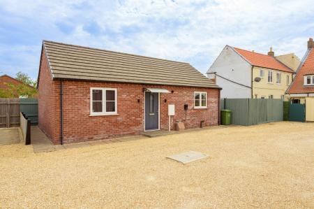2 bedroom Detached bungalow for sale in North End, Swineshead, PE20