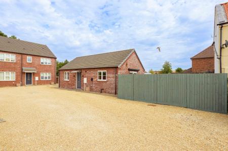 2 bedroom Detached bungalow for sale in North End, Swineshead, PE20