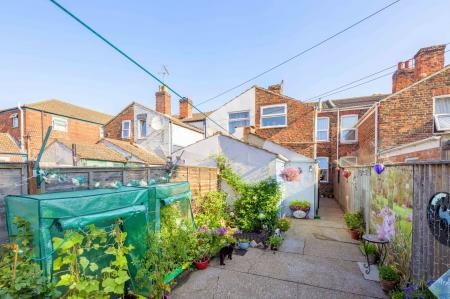 2 bedroom Terraced House for sale in Fishtoft Road, Boston, PE21