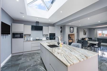 4 bedroom Semi-detached house for sale in West End Road, Frampton, PE20