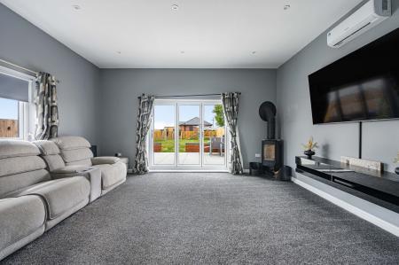 4 bedroom Semi-detached house for sale in West End Road, Frampton, PE20