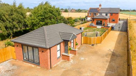 4 bedroom Semi-detached house for sale in West End Road, Frampton, PE20
