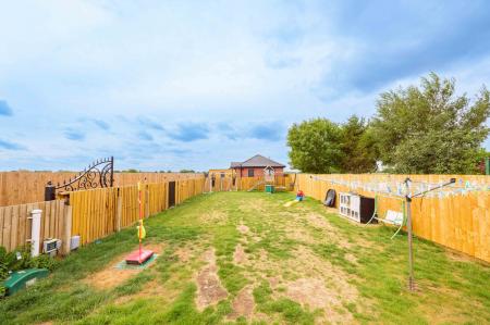 4 bedroom Semi-detached house for sale in West End Road, Frampton, PE20