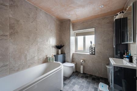 4 bedroom Semi-detached house for sale in West End Road, Frampton, PE20