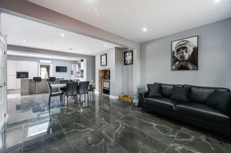 4 bedroom Semi-detached house for sale in West End Road, Frampton, PE20