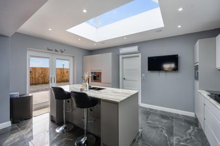 4 bedroom Semi-detached house for sale in West End Road, Frampton, PE20