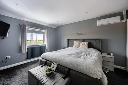 4 bedroom Semi-detached house for sale in West End Road, Frampton, PE20