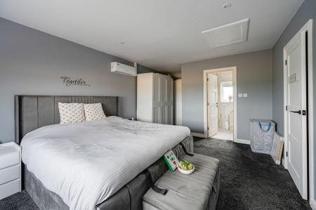 4 bedroom Semi-detached house for sale in West End Road, Frampton, PE20