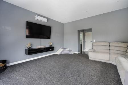 4 bedroom Semi-detached house for sale in West End Road, Frampton, PE20
