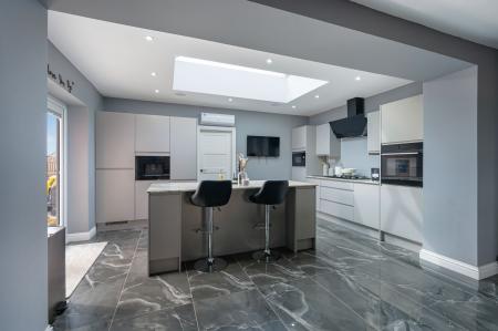 4 bedroom Semi-detached house for sale in West End Road, Frampton, PE20