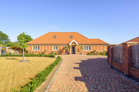 5 bedroom Detached house for sale in Meadowfields, Kirton End, PE20