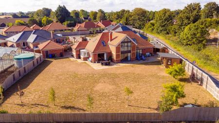 5 bedroom Detached house for sale in Meadowfields, Kirton End, PE20