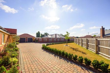 5 bedroom Detached house for sale in Meadowfields, Kirton End, PE20