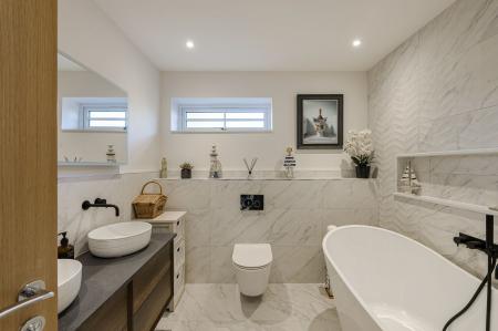 5 bedroom Detached house for sale in Meadowfields, Kirton End, PE20
