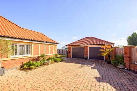 5 bedroom Detached house for sale in Meadowfields, Kirton End, PE20
