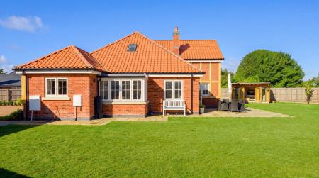 5 bedroom Detached house for sale in Meadowfields, Kirton End, PE20